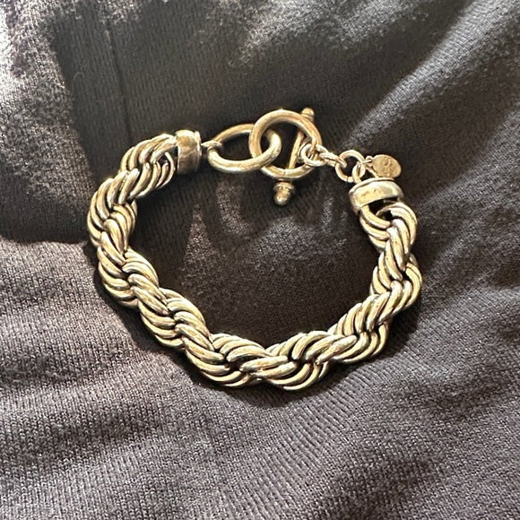 Jewelry - Elegant Silver Twist Bracelet